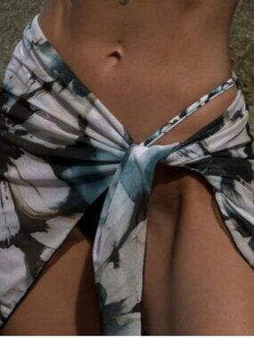 Kotomi Australia - Fleur Sarong Umbra black white floral